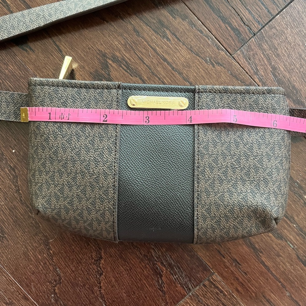 Michael Kors Belt Bag / Fanny Pack - Picture 7 of 9